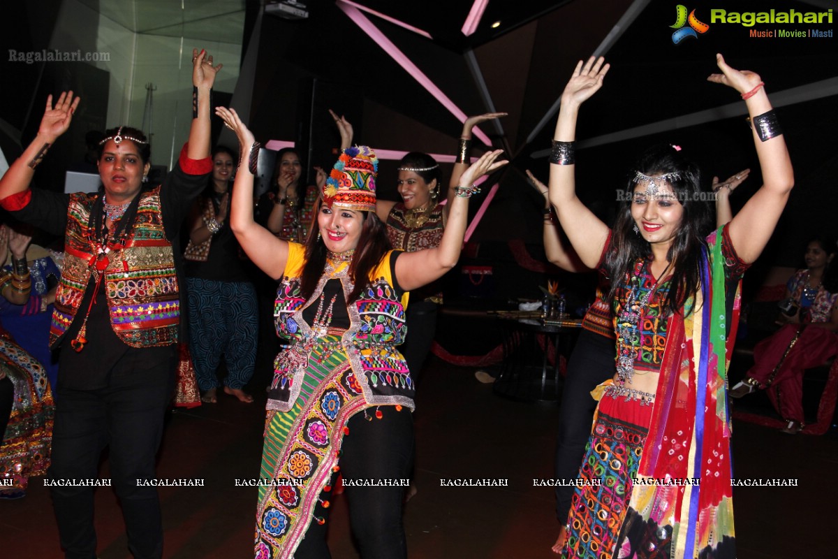 Stylish Divas Disco Dandiya 2015 at Karbon Hotel Park, Hyderabad