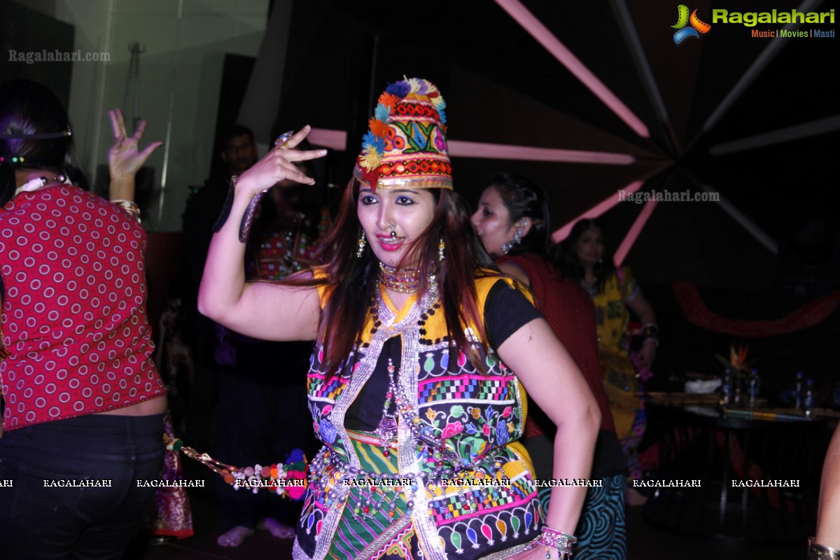 Stylish Divas Disco Dandiya 2015 at Karbon Hotel Park, Hyderabad