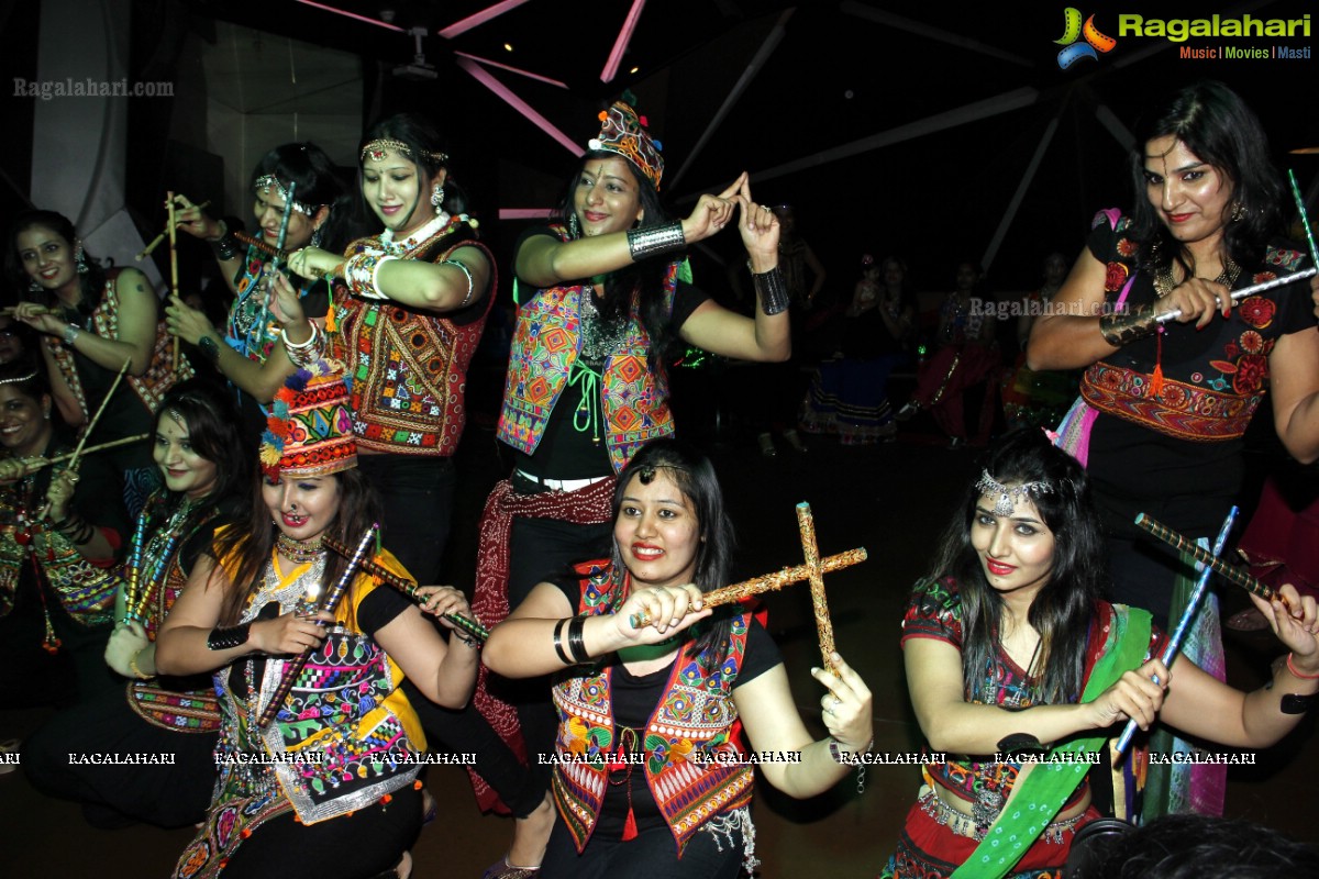 Stylish Divas Disco Dandiya 2015 at Karbon Hotel Park, Hyderabad