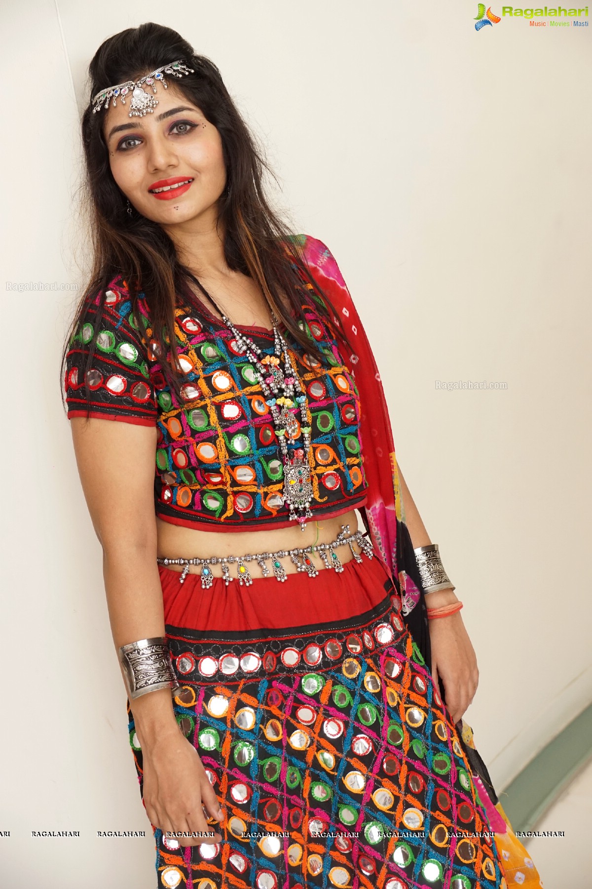 Stylish Divas Disco Dandiya 2015 at Karbon Hotel Park, Hyderabad