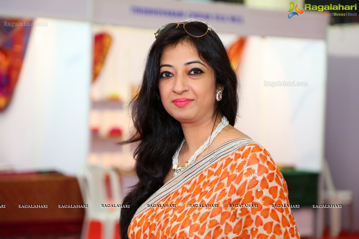 Tamilnadu Handloom Expo Launch by Disha Gawri at Sri Satya Sai Nigamaagamam, Hyderabad