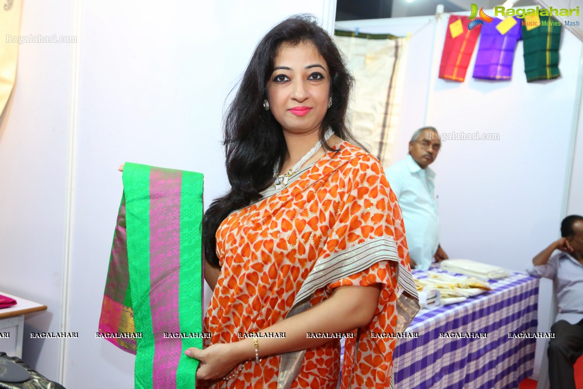 Tamilnadu Handloom Expo Launch by Disha Gawri at Sri Satya Sai Nigamaagamam, Hyderabad