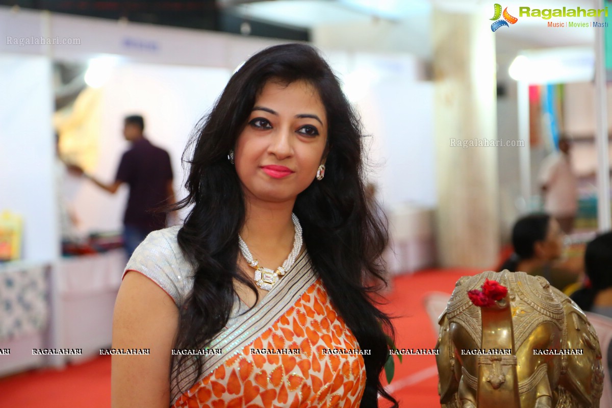 Tamilnadu Handloom Expo Launch by Disha Gawri at Sri Satya Sai Nigamaagamam, Hyderabad