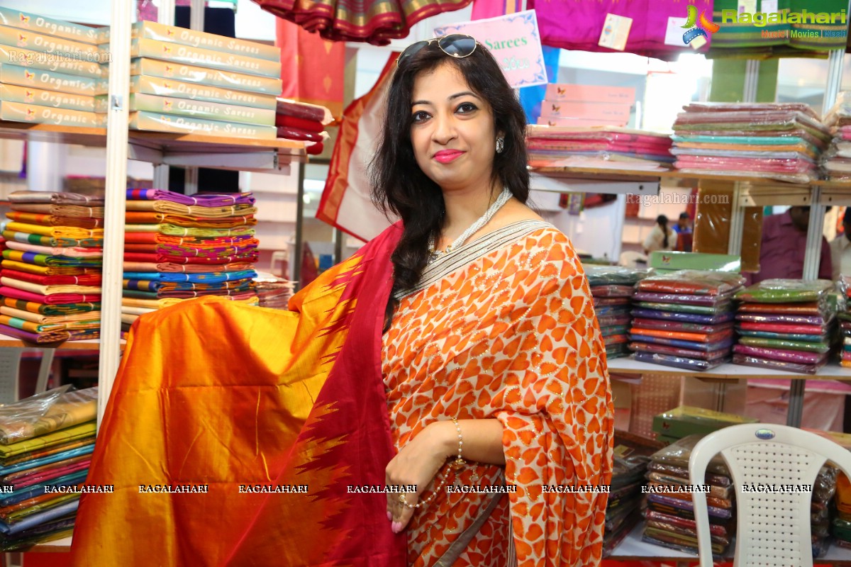 Tamilnadu Handloom Expo Launch by Disha Gawri at Sri Satya Sai Nigamaagamam, Hyderabad