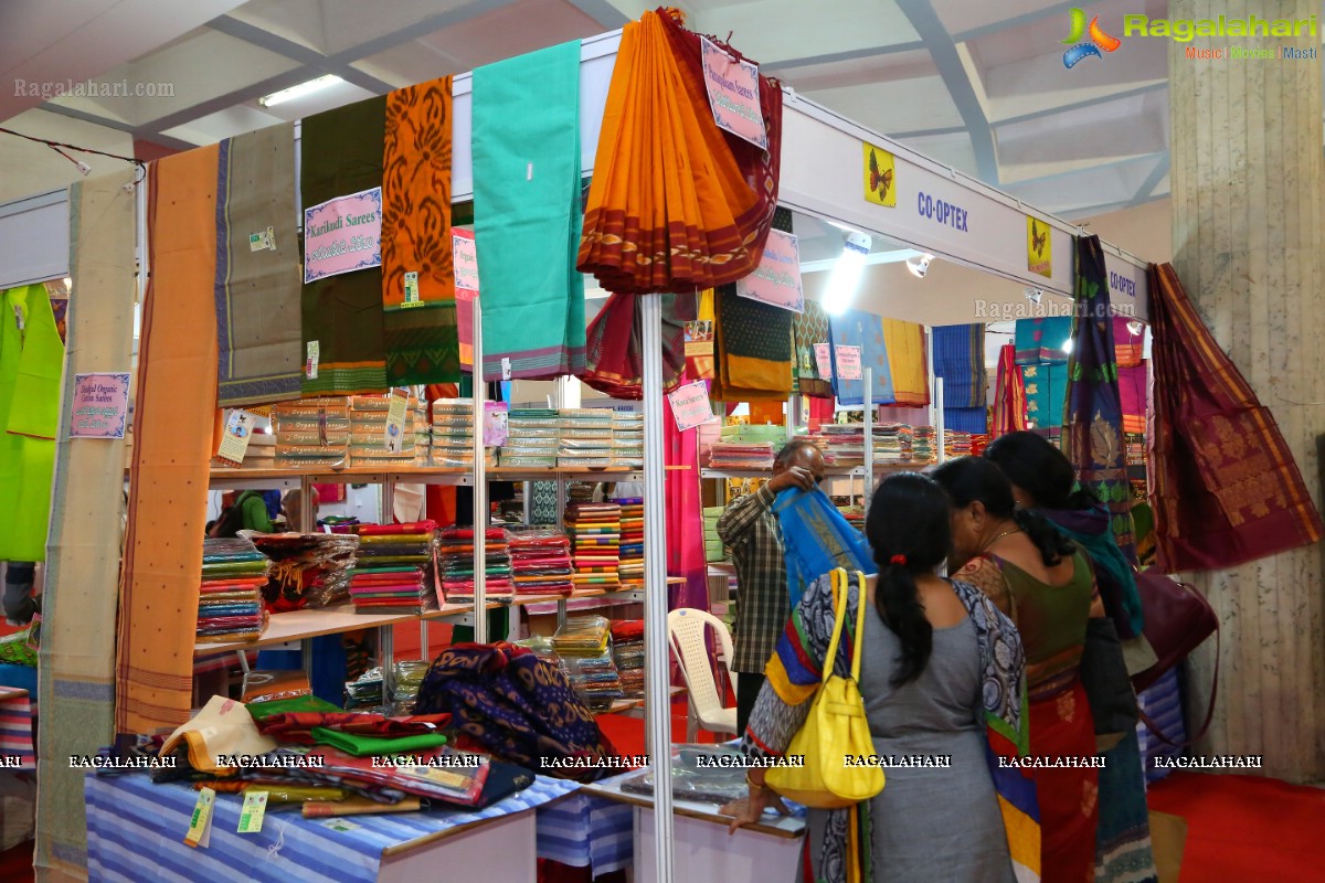 Tamilnadu Handloom Expo Launch by Disha Gawri at Sri Satya Sai Nigamaagamam, Hyderabad