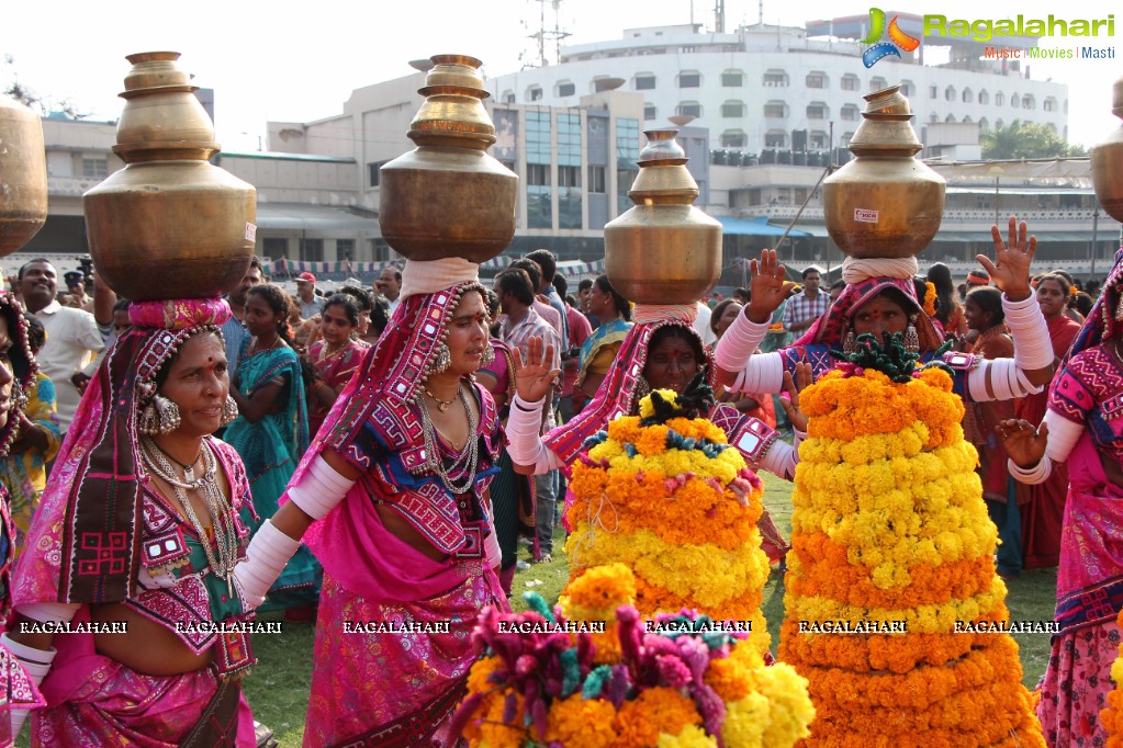 Hyderabad Bathukamma Celebrations 2015