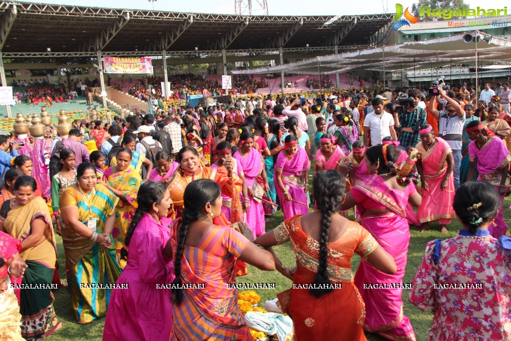 Hyderabad Bathukamma Celebrations 2015