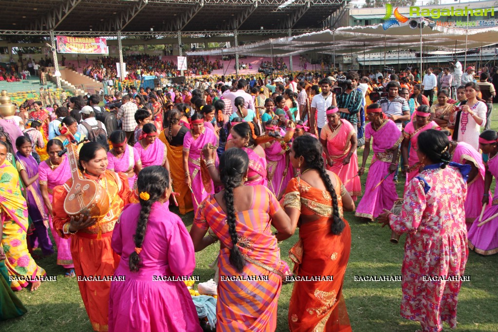 Hyderabad Bathukamma Celebrations 2015