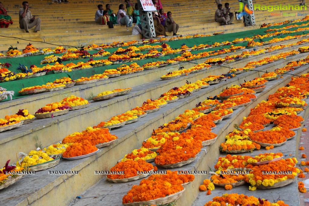 Hyderabad Bathukamma Celebrations 2015