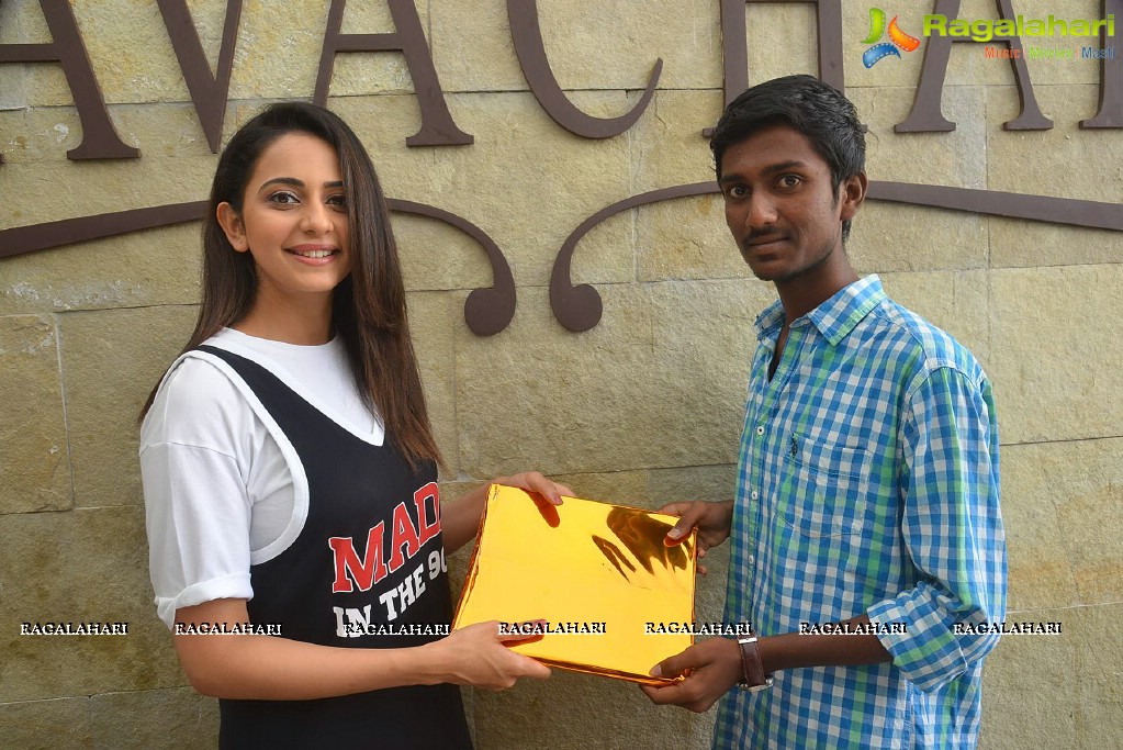 Rakul Preet Singh Birthday Celebrations with Fans