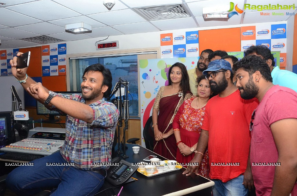 Aavu Puli Madhyalo Prabhas Pelli Team at Radio City