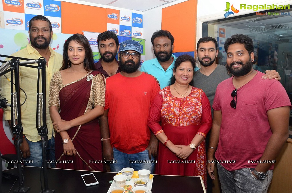 Aavu Puli Madhyalo Prabhas Pelli Team at Radio City