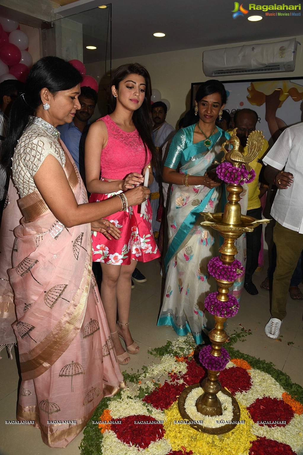 Pranitha launches Anoo's Clinic and Salon in Bangalore