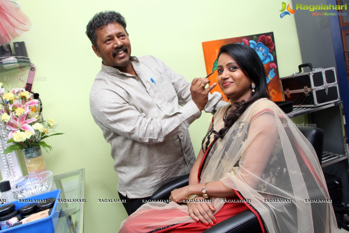 Suma Kanakala Launches Bhatt Mini Studio at Narayanaguda, Hyderabad