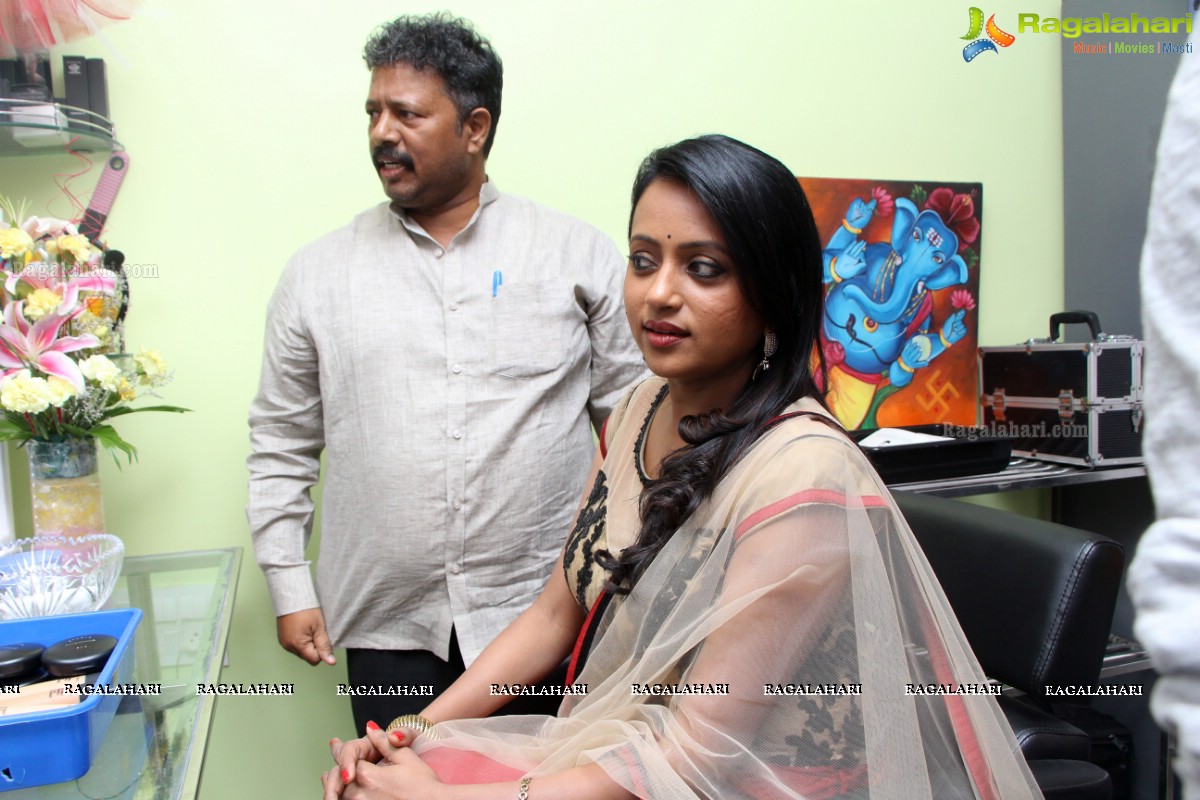 Suma Kanakala Launches Bhatt Mini Studio at Narayanaguda, Hyderabad