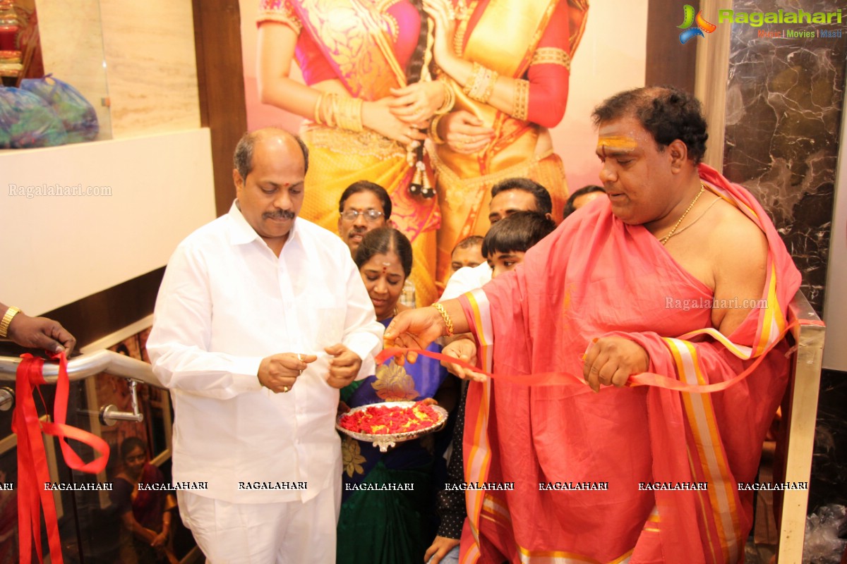 Shamili Sounderajan inaugurates Chandana Brothers at Somajiguda, Hyderabad 