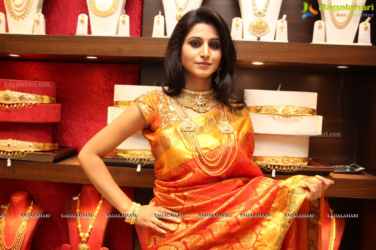 Shamili Sounderajan inaugurates Chandana Brothers at Somajiguda, Hyderabad 