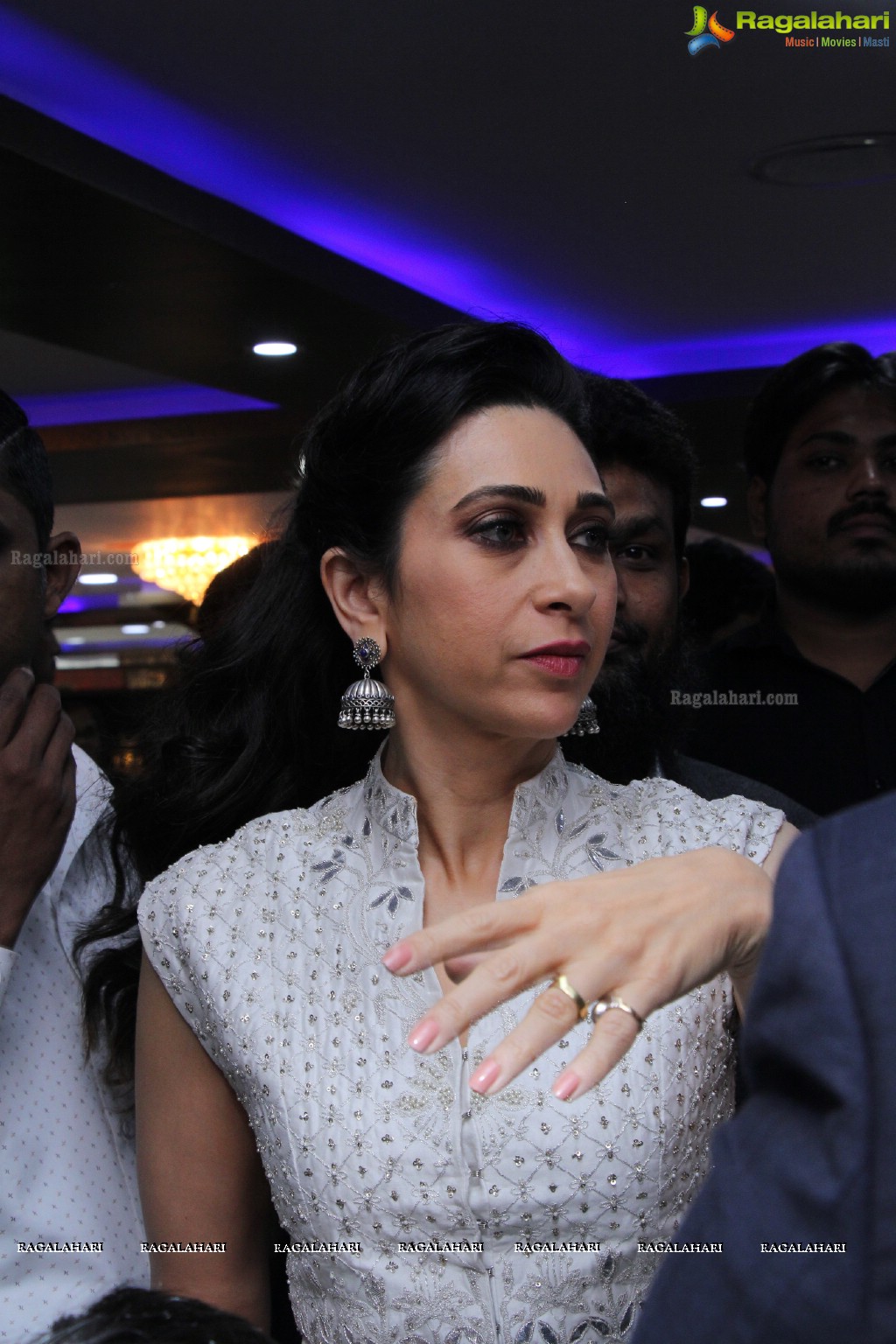 Suniel Shetty and Karishma Kapoor inaugurates Heera Mall, Hyderabad