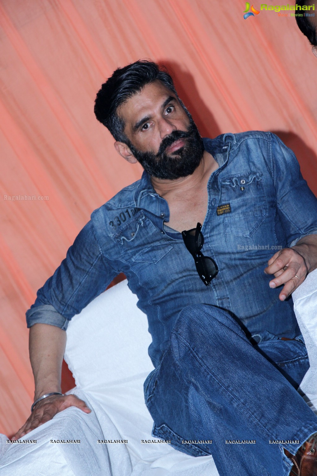 Suniel Shetty and Karishma Kapoor inaugurates Heera Mall, Hyderabad