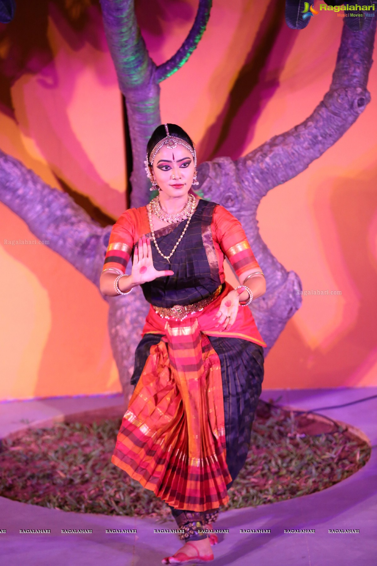 Bharatanatyam Recital by Kiranmayee Madupu at Saptaparni, Hyderabad