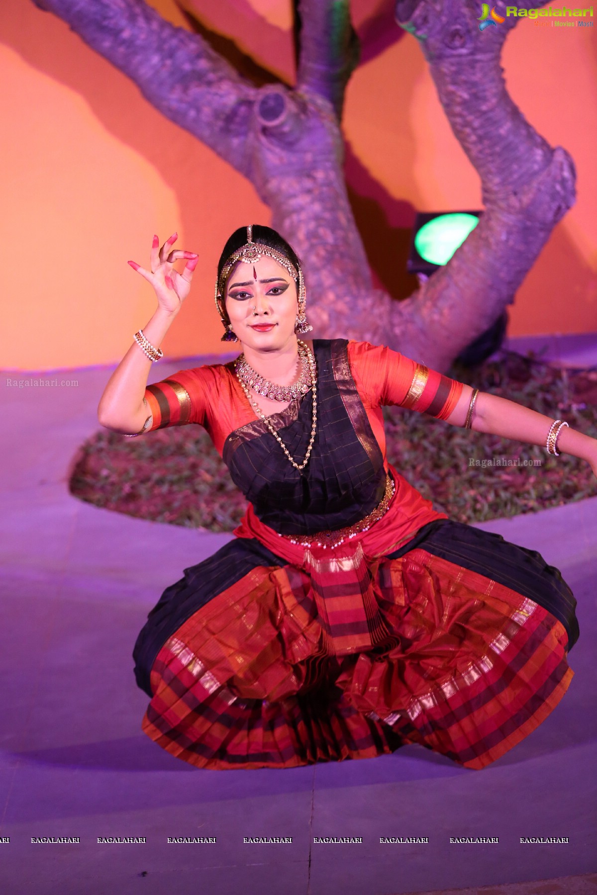 Bharatanatyam Recital by Kiranmayee Madupu at Saptaparni, Hyderabad