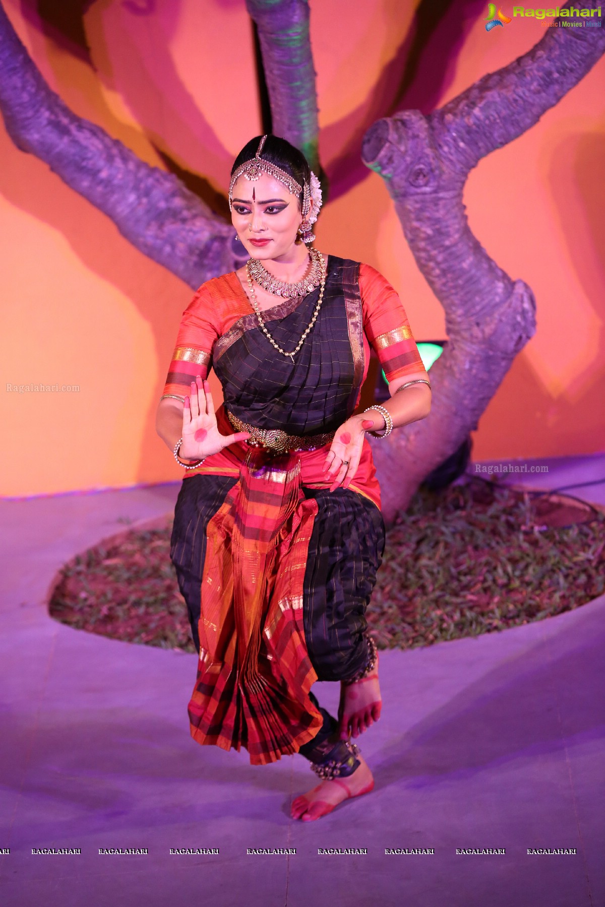 Bharatanatyam Recital by Kiranmayee Madupu at Saptaparni, Hyderabad