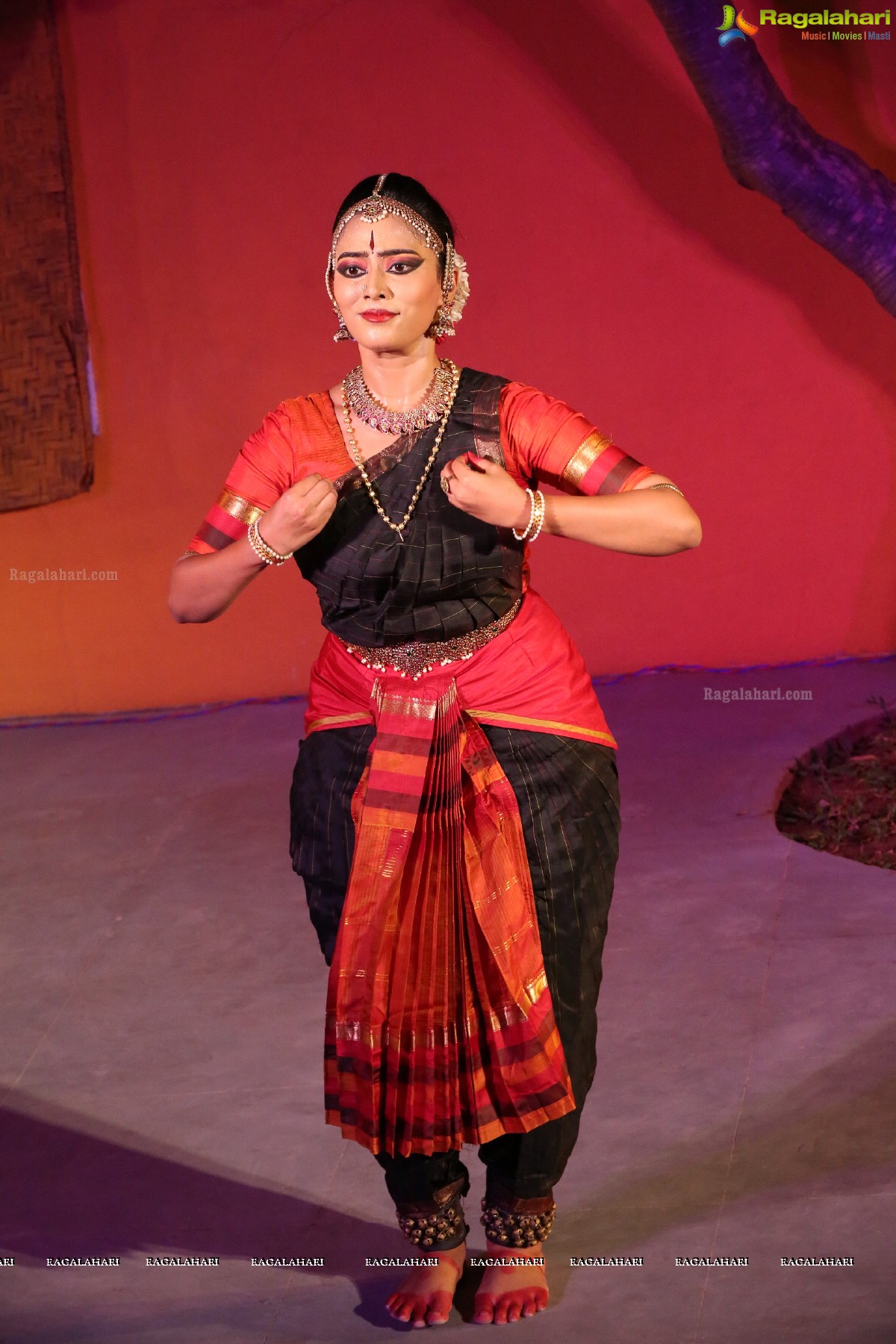 Bharatanatyam Recital by Kiranmayee Madupu at Saptaparni, Hyderabad