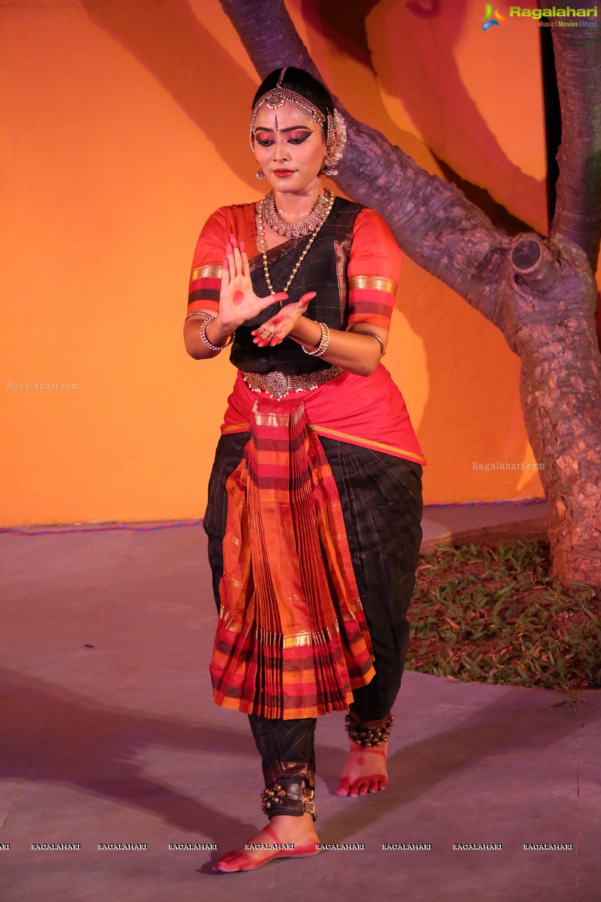 Bharatanatyam Recital by Kiranmayee Madupu at Saptaparni, Hyderabad