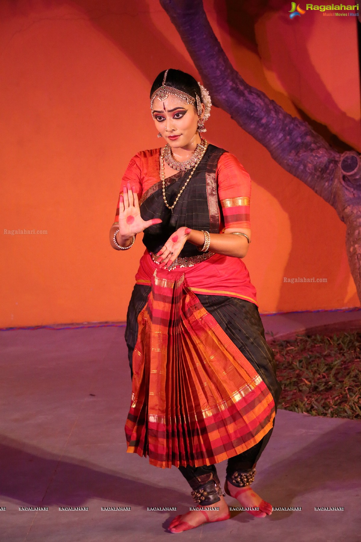 Bharatanatyam Recital by Kiranmayee Madupu at Saptaparni, Hyderabad