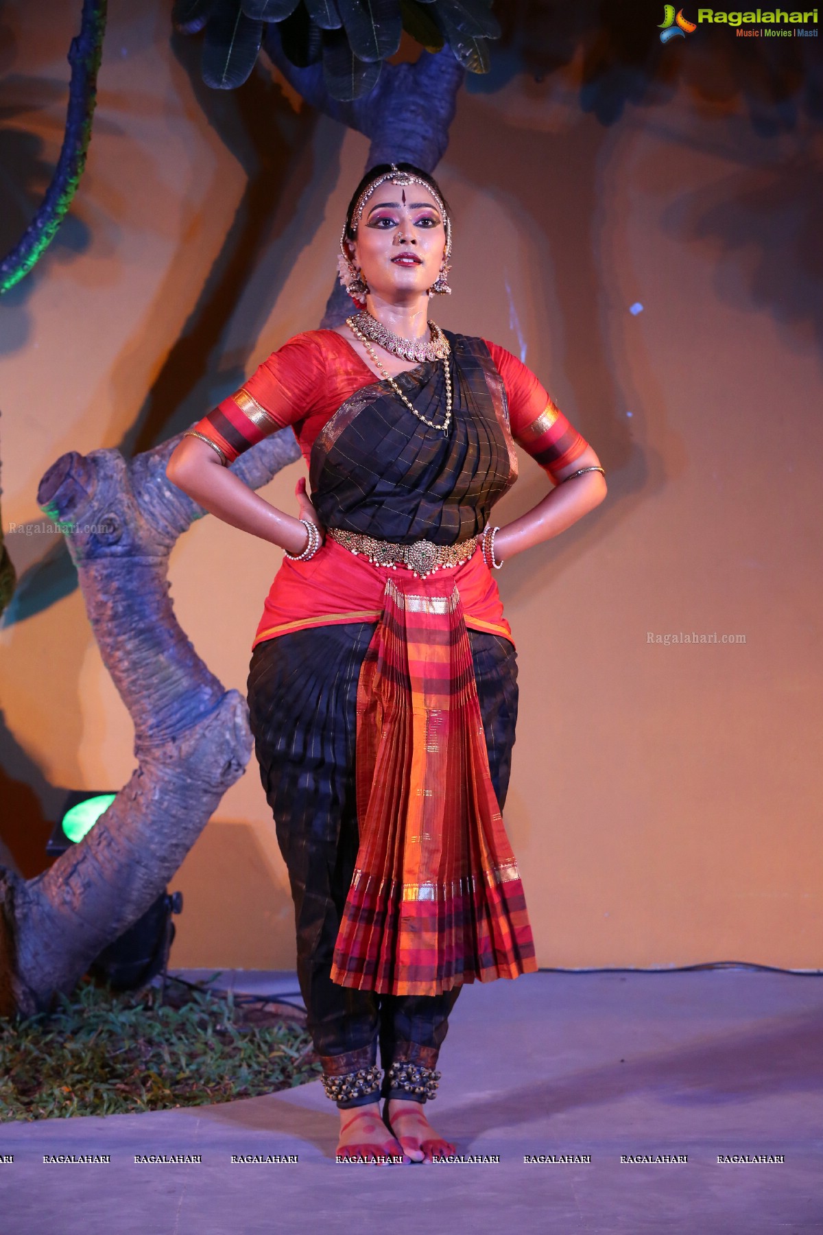 Bharatanatyam Recital by Kiranmayee Madupu at Saptaparni, Hyderabad