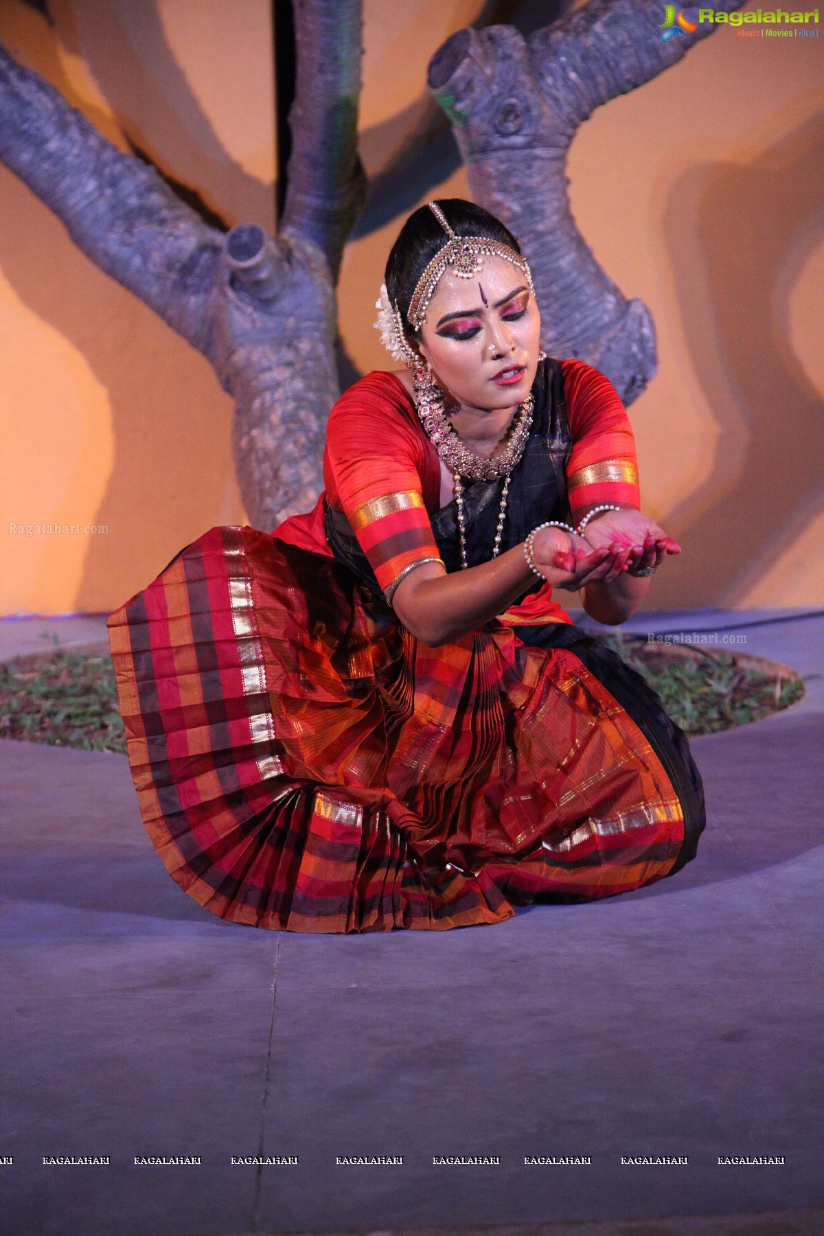 Bharatanatyam Recital by Kiranmayee Madupu at Saptaparni, Hyderabad