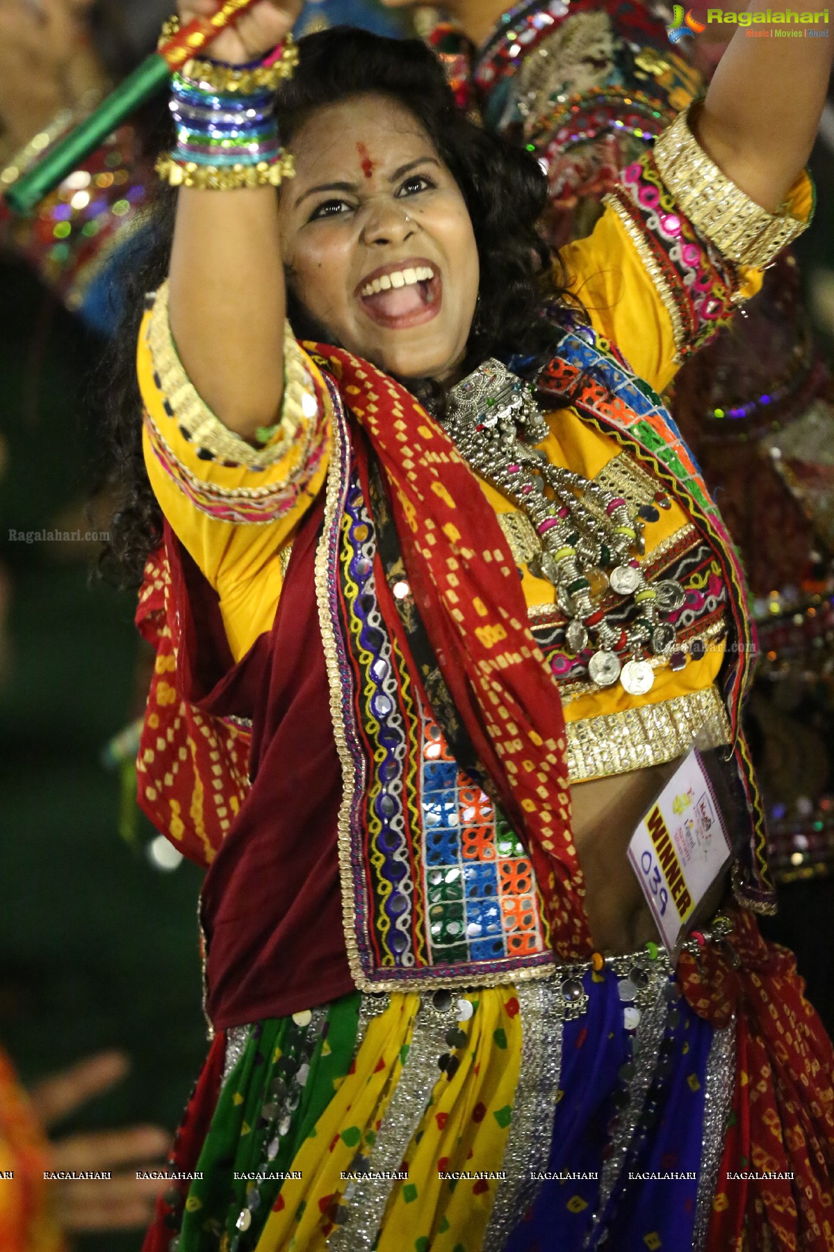 Legend Navratri Utsav 2016 (Day 9) at Excellency Gardens, Kompally, Hyderabad