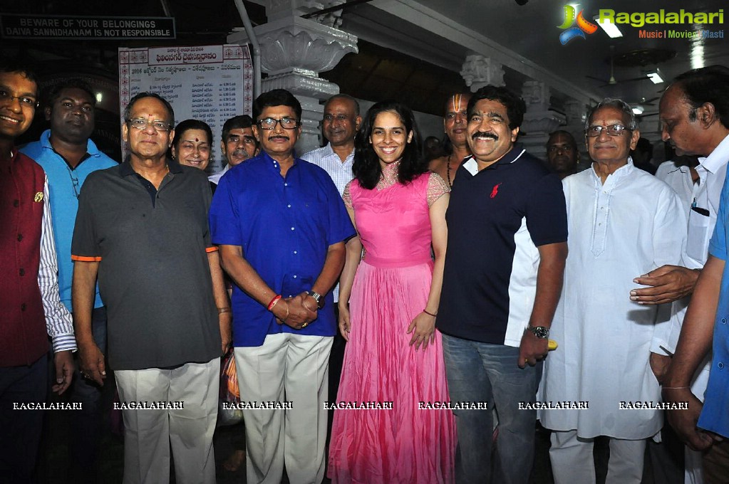 Saina Nehwal visits Film Nagar Temple, Hyderabad