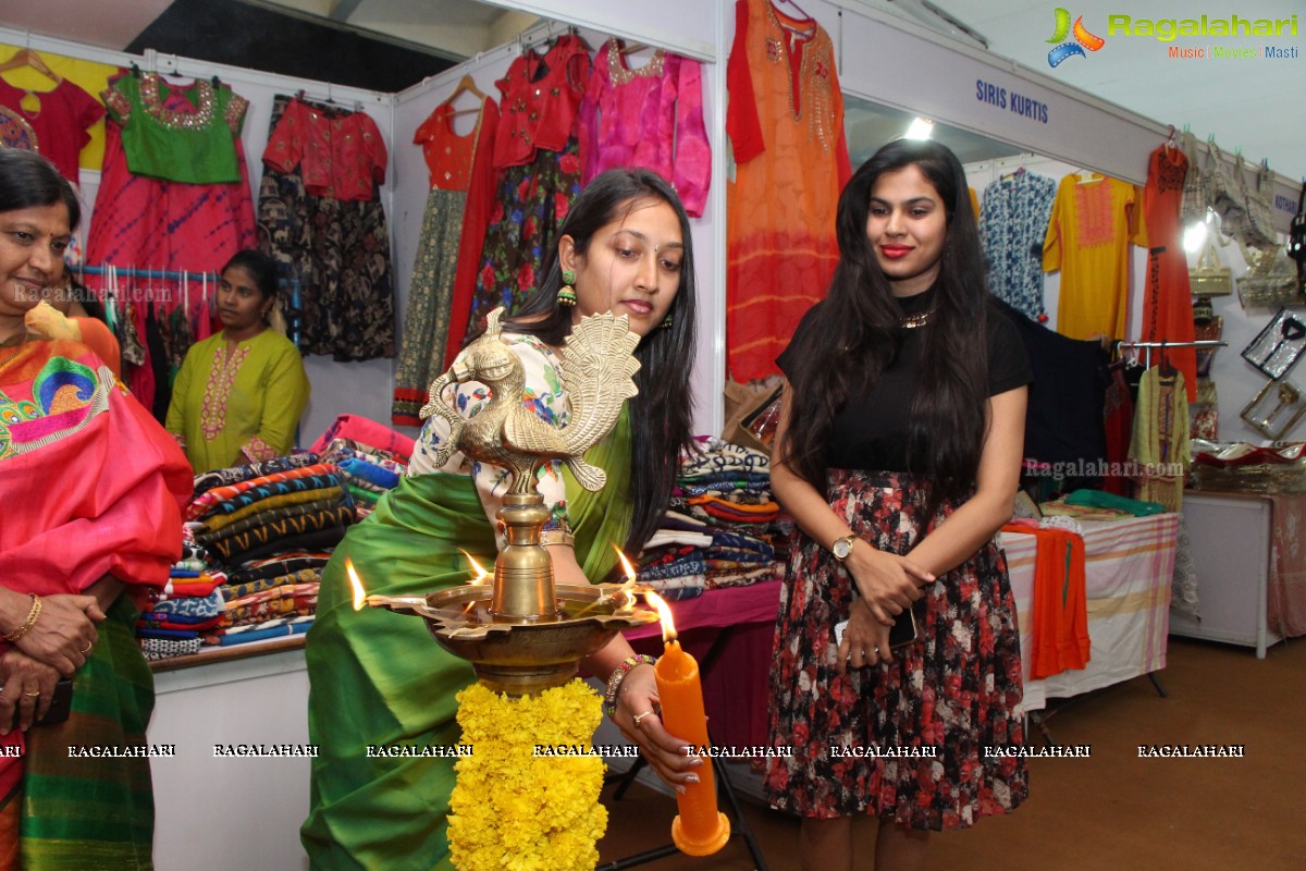Sravana Bhargavi inaugurates Allure Vastra Vibha Exhibition, Hyderabad