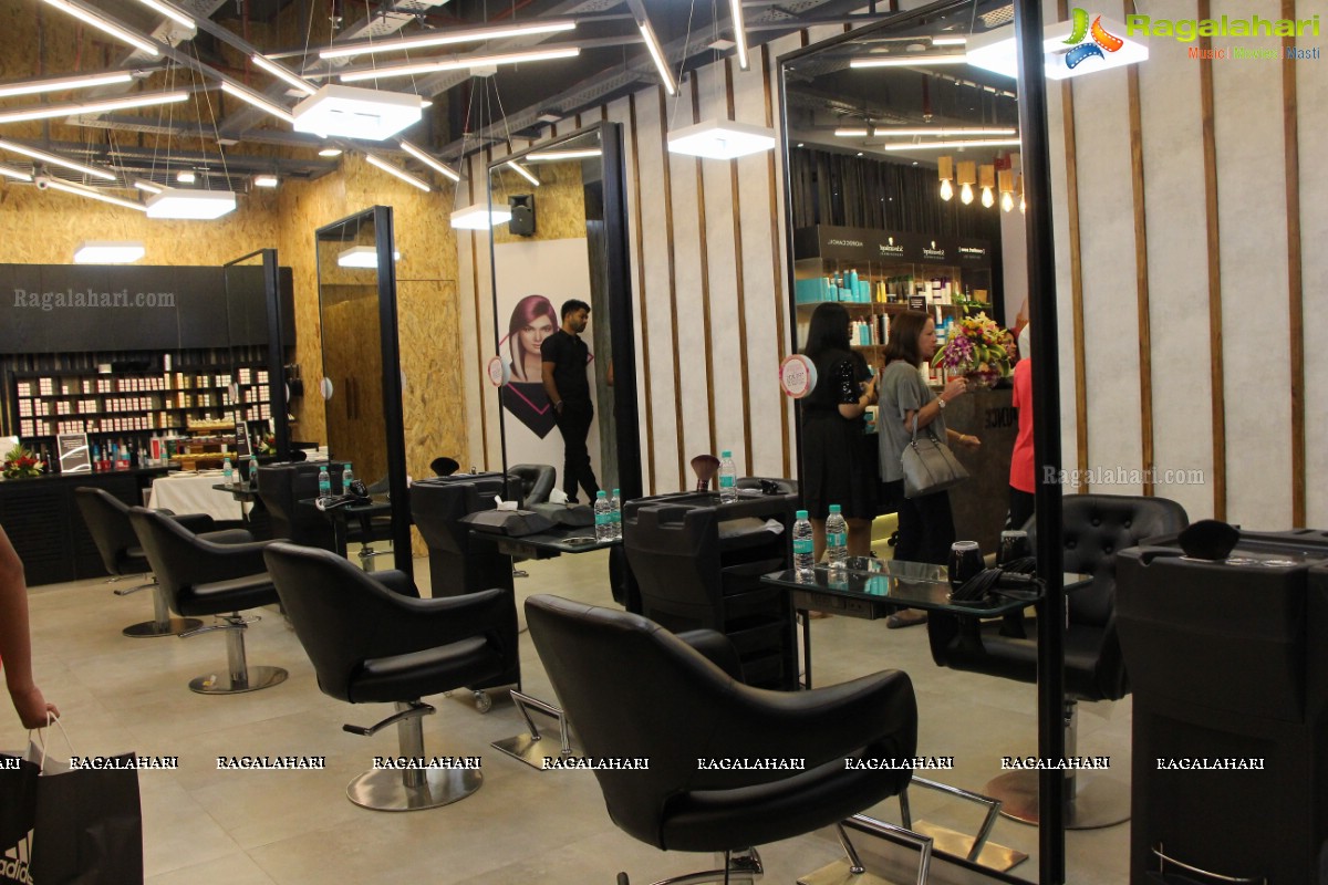 Trisha launches Spalon India's 2nd Bounce Salon and Spa at Inorbit Mall, Hyderabad