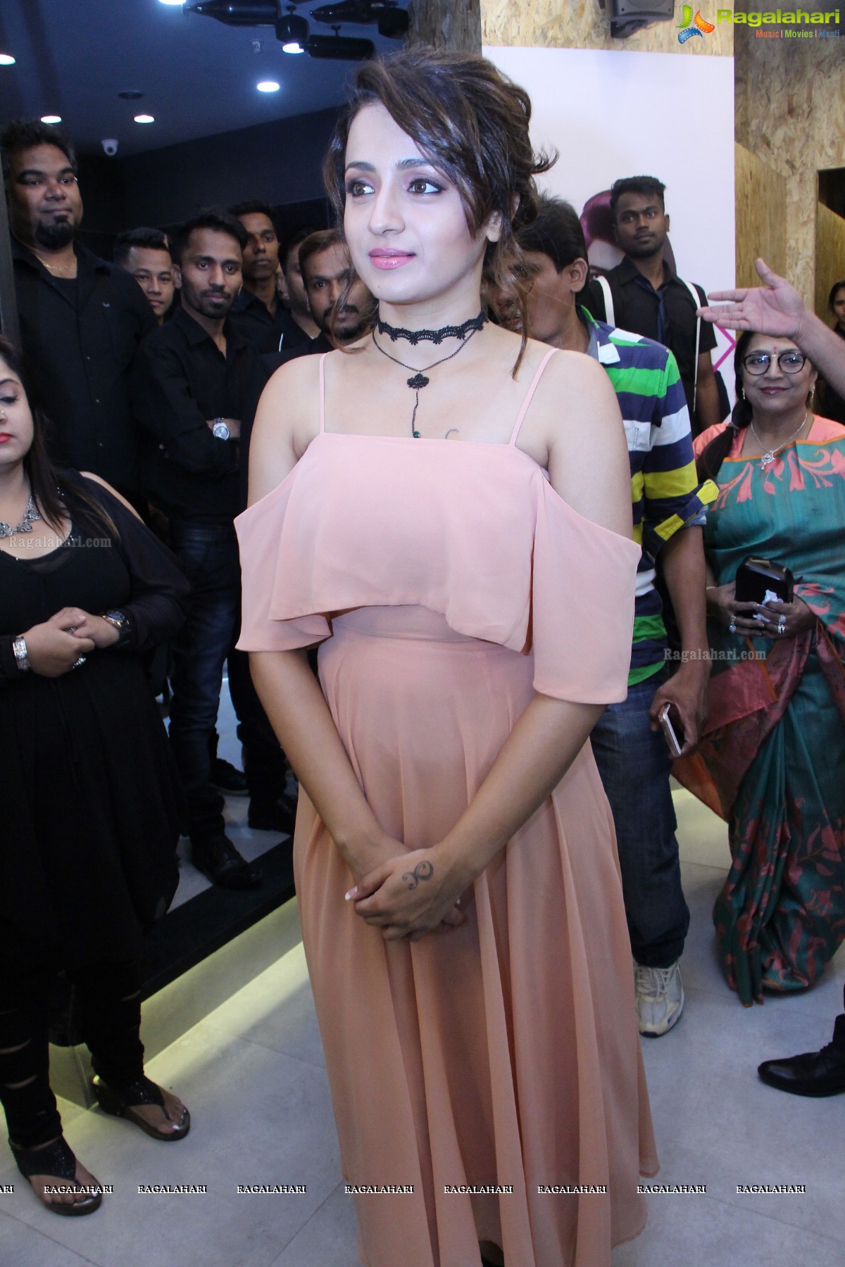 Trisha launches Spalon India's 2nd Bounce Salon and Spa at Inorbit Mall, Hyderabad