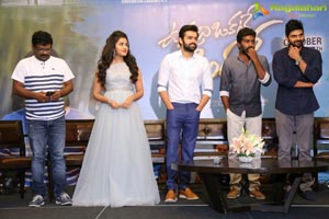 Vunnadi Okate Zindagi Pre-Release