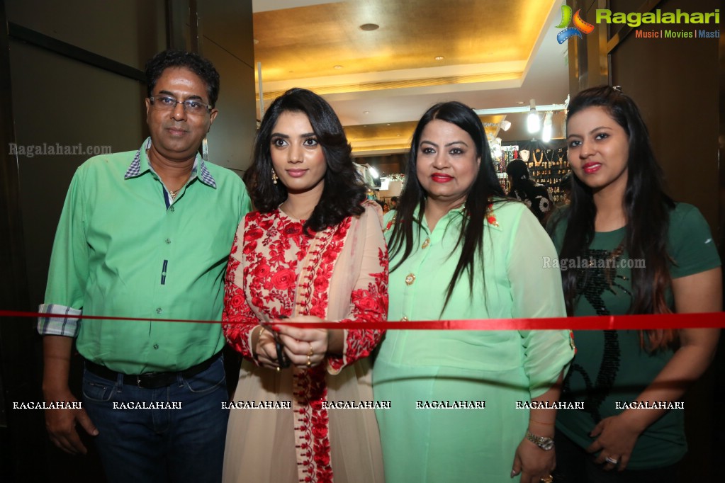 Lasya Sri inaugurates Akritti Elite Exhibition at Park Hyatt Hyderabad