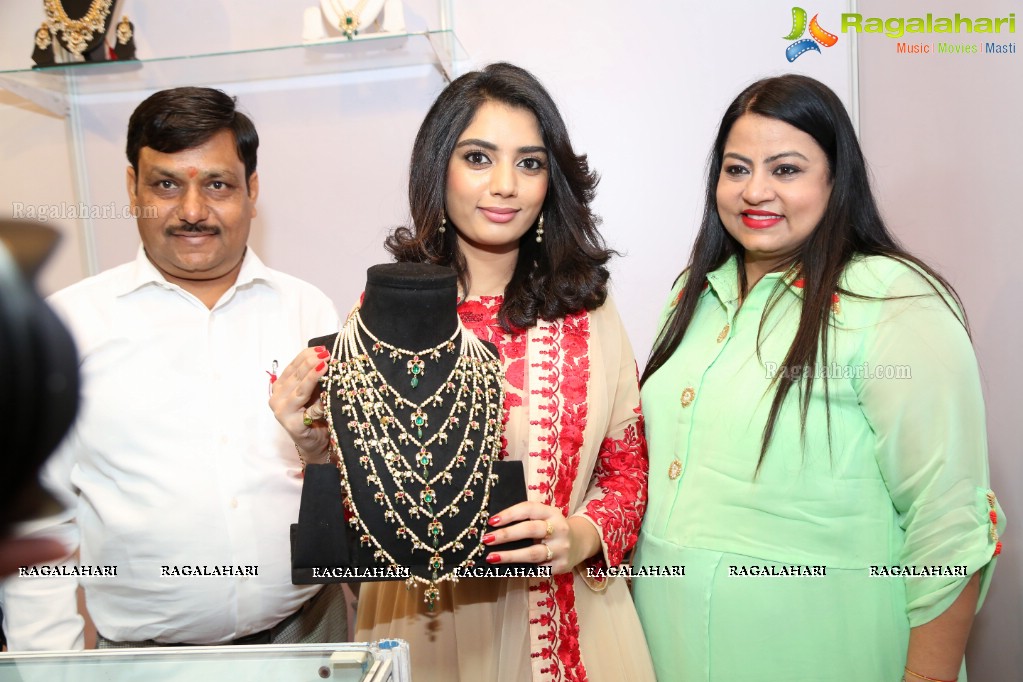 Lasya Sri inaugurates Akritti Elite Exhibition at Park Hyatt Hyderabad