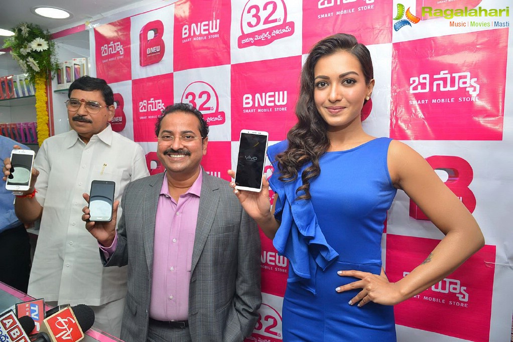 Catherine Tresa launches B New Mobiles at Eluru