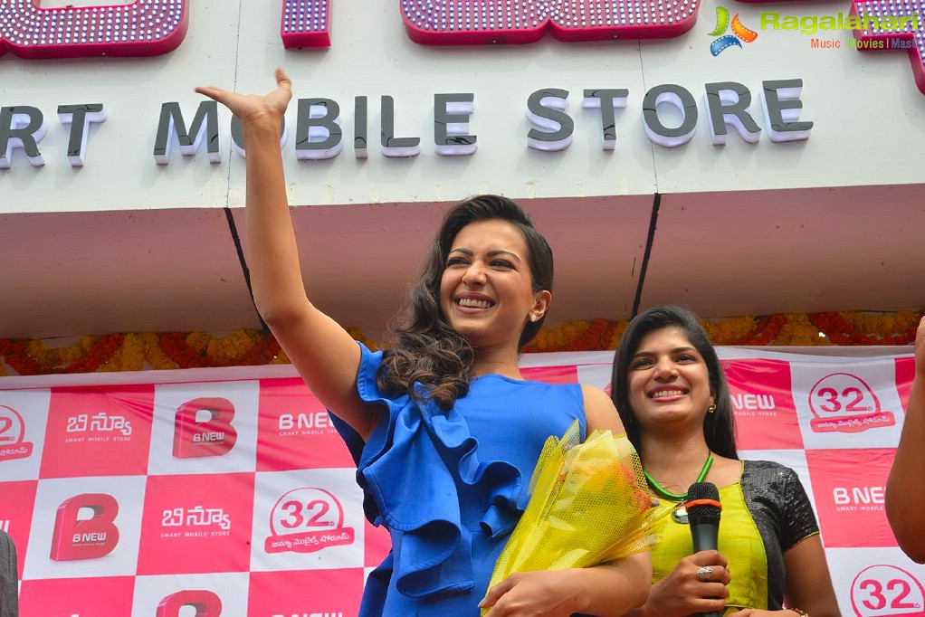 Catherine Tresa launches B New Mobiles at Eluru