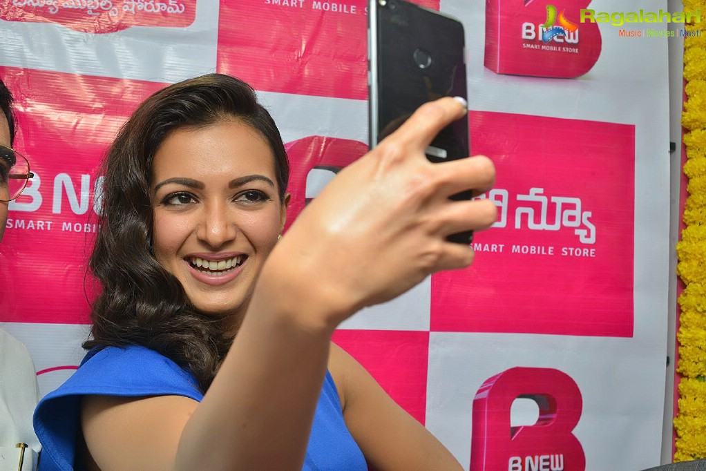 Catherine Tresa launches B New Mobiles at Eluru