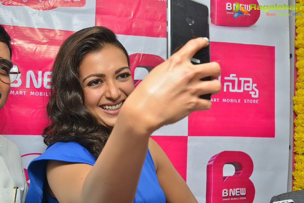 Catherine Tresa launches B New Mobiles at Eluru