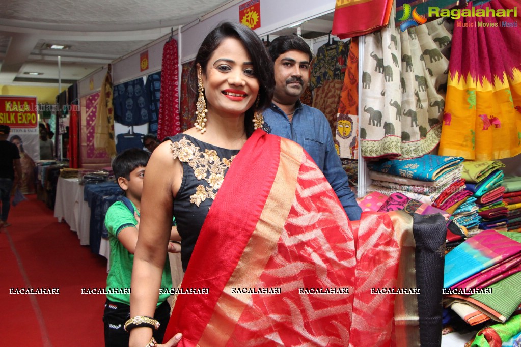 Sushila Bokadiya inaugurates Kala Silk Handloom and Handicrafts Expo at Himayat Nagar, Hyderabad