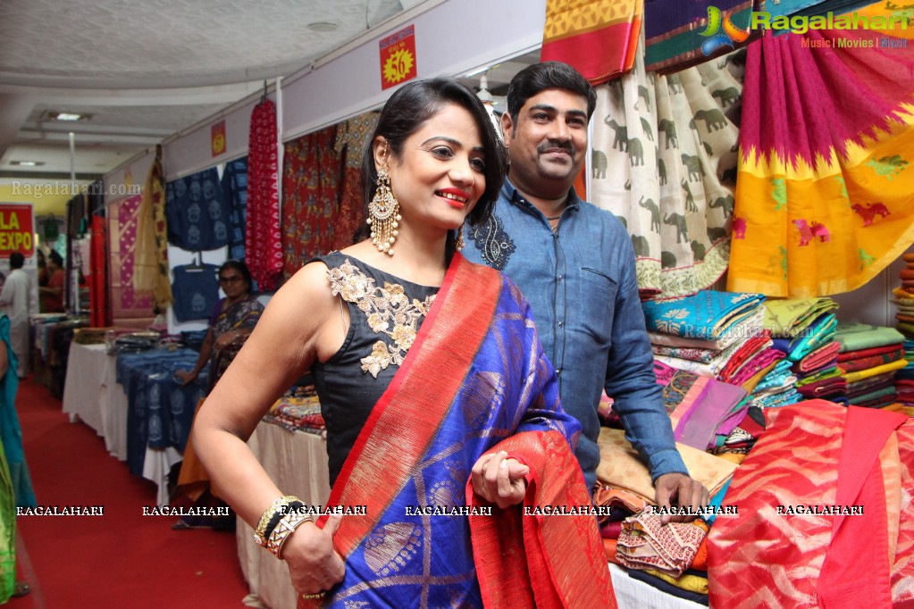 Sushila Bokadiya inaugurates Kala Silk Handloom and Handicrafts Expo at Himayat Nagar, Hyderabad