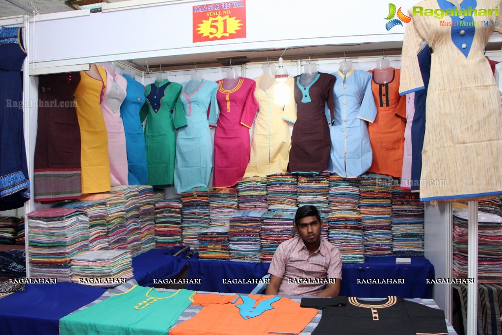 Sushila Bokadiya inaugurates Kala Silk Handloom and Handicrafts Expo at Himayat Nagar, Hyderabad