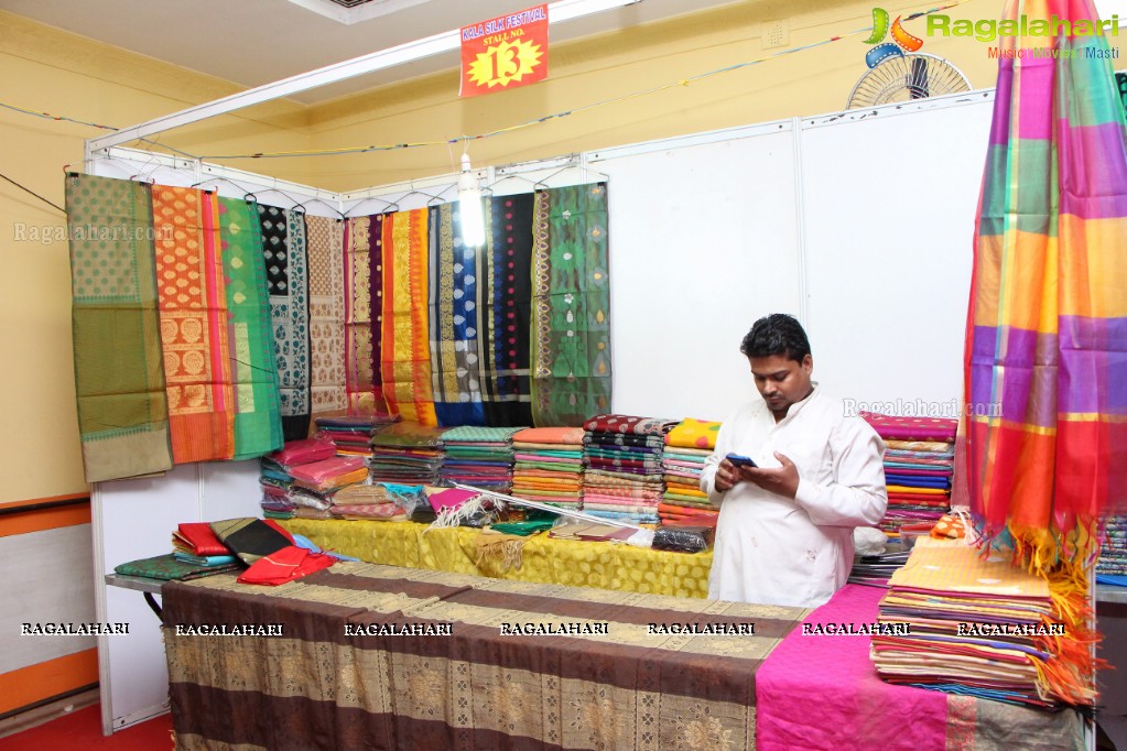 Sushila Bokadiya inaugurates Kala Silk Handloom and Handicrafts Expo at Himayat Nagar, Hyderabad