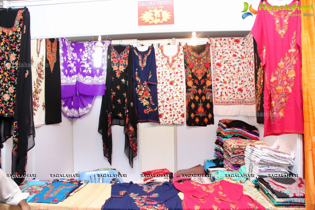 Sushila Bokadiya inaugurates Kala Silk Handloom and Handicrafts Expo at Himayat Nagar, Hyderabad