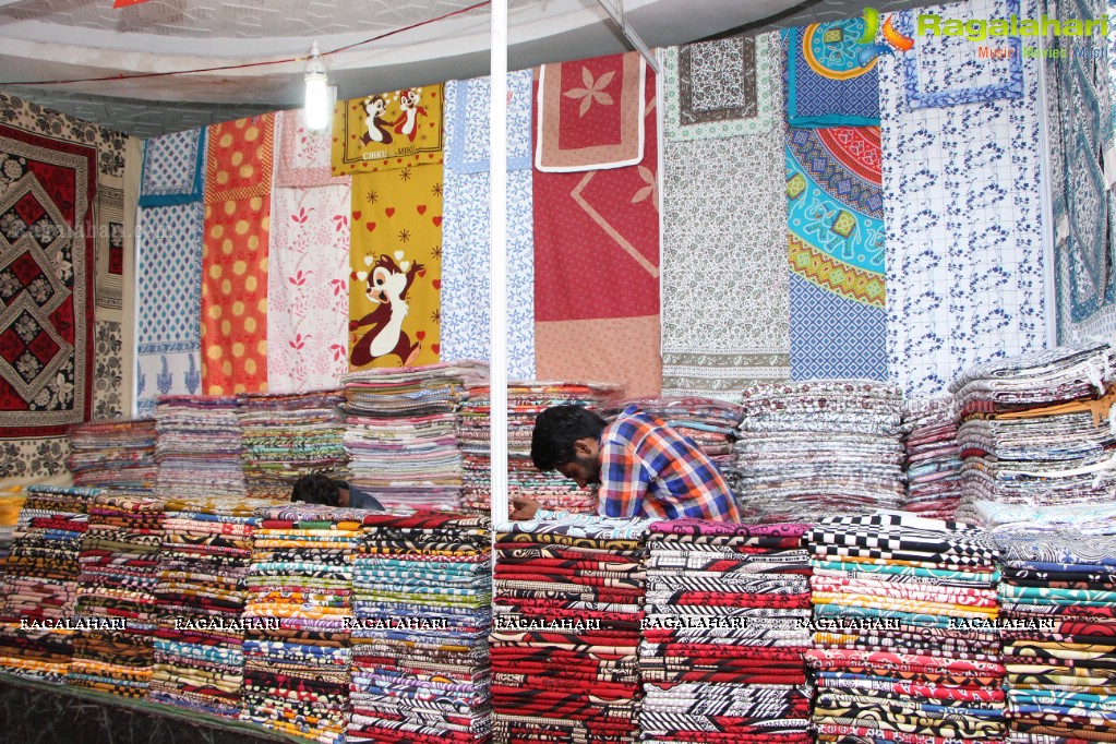 Sushila Bokadiya inaugurates Kala Silk Handloom and Handicrafts Expo at Himayat Nagar, Hyderabad