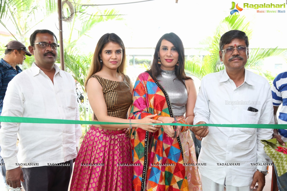 Ranjanaa Mishra launches Pochampally IKAT Art Mela, Kukatpally